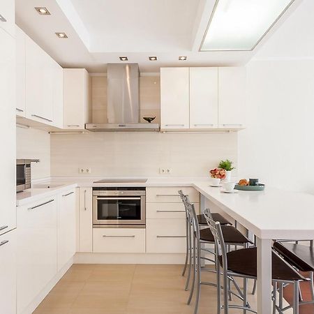Central Apartment In Gedimino Av By Urban Rent VNO Kültér fotó