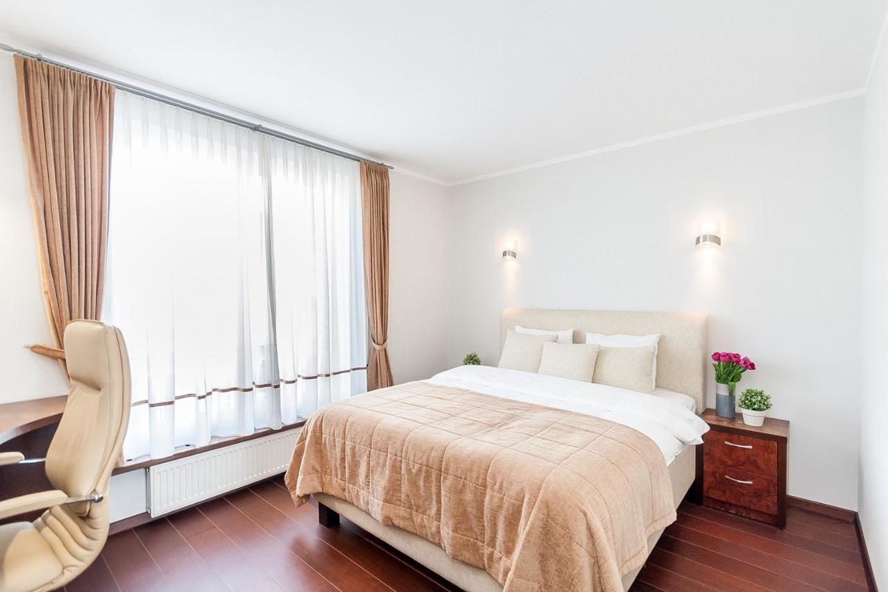 Central Apartment In Gedimino Av By Urban Rent VNO Kültér fotó