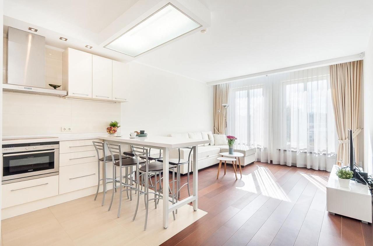 Central Apartment In Gedimino Av By Urban Rent VNO Kültér fotó