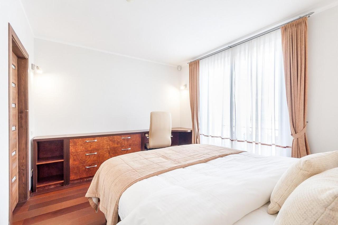 Central Apartment In Gedimino Av By Urban Rent VNO Kültér fotó